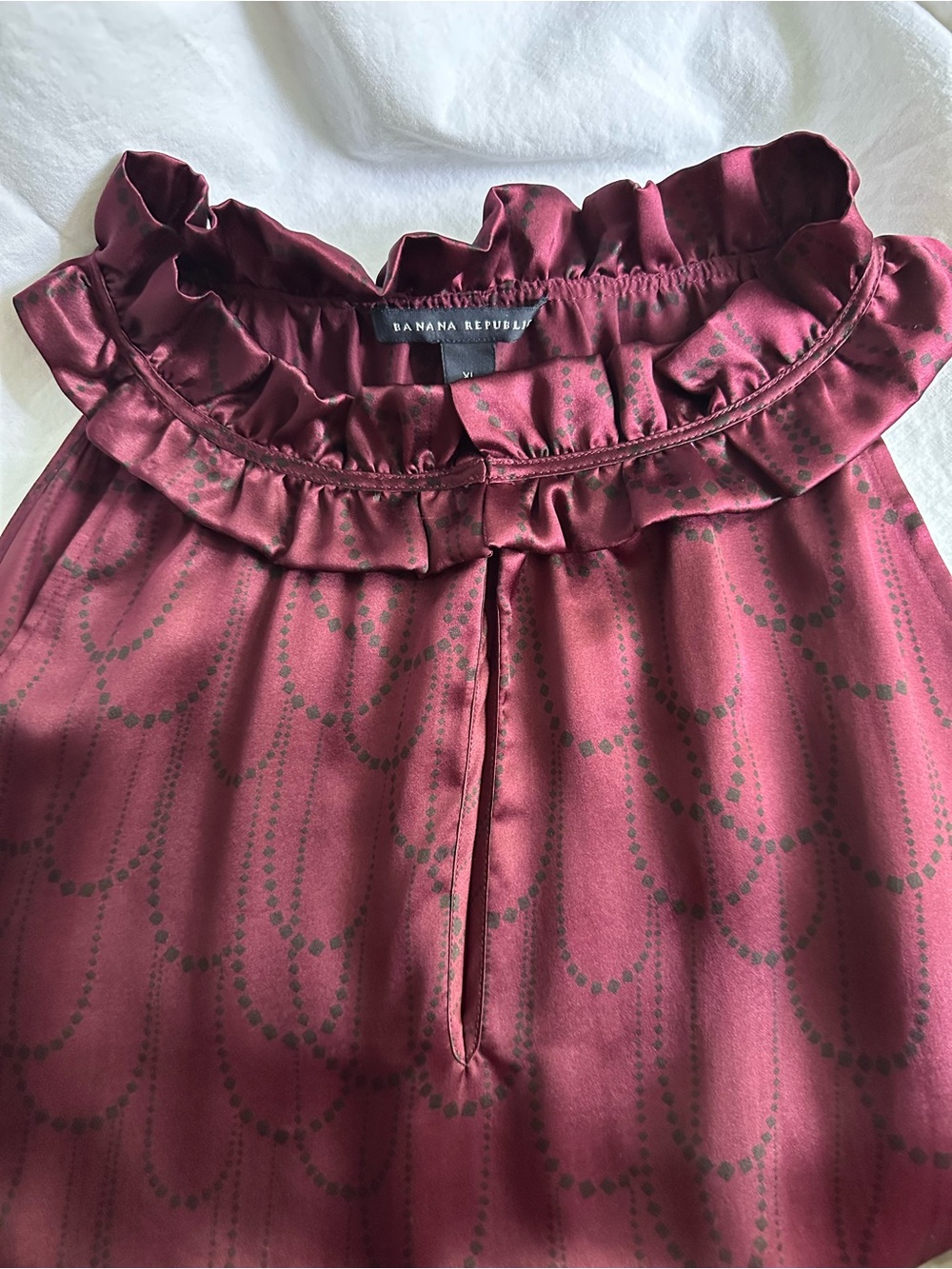 Banana Republic XL Burgundy Silk Printed Ruffle Neck Sleeveless Elegant Blouse